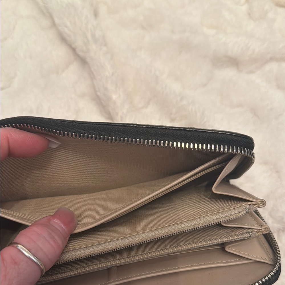Chanel Black Quilted Wallet with Iconic CC Logo - Picture 6 of 6